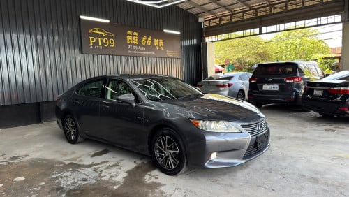 LEXUS ES300H Full Premium ឆ្នាំ 2013 ពណ៍ប្រផេះ ក្នុងខ្មៅ