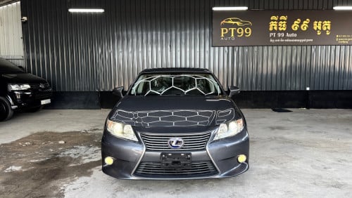 LEXUS ES300H Full Premium ឆ្នាំ 2013 ពណ៍ប្រផេះ ក្នុងខ្មៅ