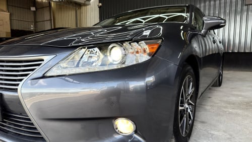 LEXUS ES300H Full Premium ឆ្នាំ 2013 ពណ៍ប្រផេះ ក្នុងខ្មៅ