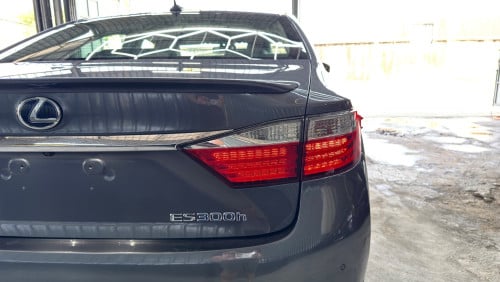LEXUS ES300H Full Premium ឆ្នាំ 2013 ពណ៍ប្រផេះ ក្នុងខ្មៅ