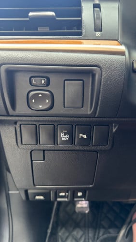 LEXUS ES300H Full Premium ឆ្នាំ 2013 ពណ៍ប្រផេះ ក្នុងខ្មៅ
