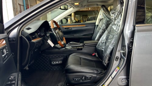 LEXUS ES300H Full Premium ឆ្នាំ 2013 ពណ៍ប្រផេះ ក្នុងខ្មៅ