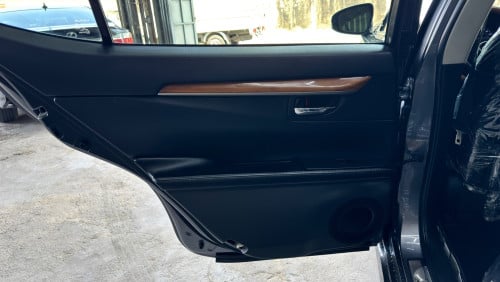 LEXUS ES300H Full Premium ឆ្នាំ 2013 ពណ៍ប្រផេះ ក្នុងខ្មៅ