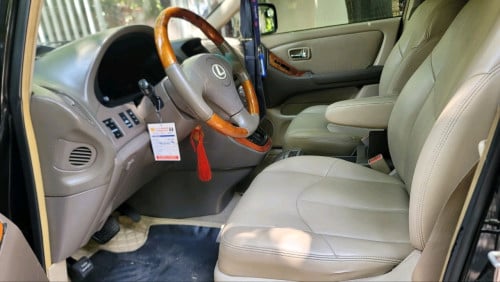 LEXUS RX 300 Year2002 ប៉ុង1 FOR SALE
