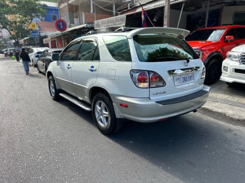 Lexus RX300 2002 P2
