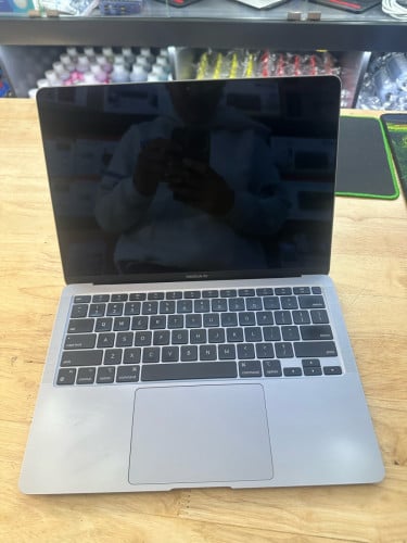 MacBook Air m1 420$