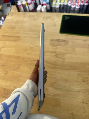 MacBook Air m1 420$