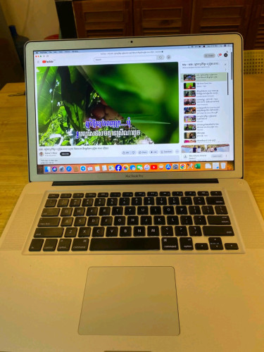 MacBook Pro 2011 8G 1TB វ៉ៃដូរក៏បាន