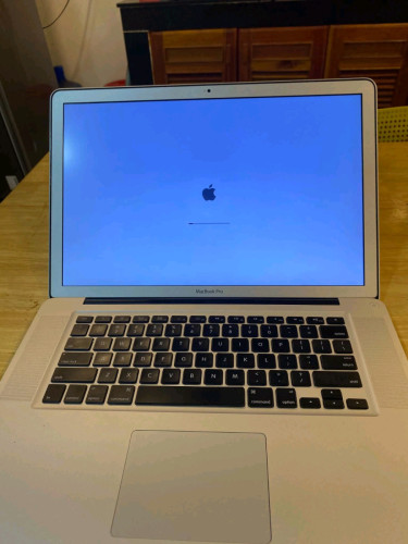 MacBook Pro 2011 8G 1TB វ៉ៃដូរក៏បាន
