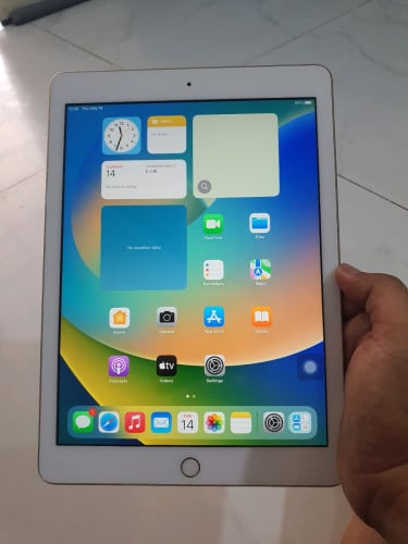 Sell ipad 5 wifi 32G like new