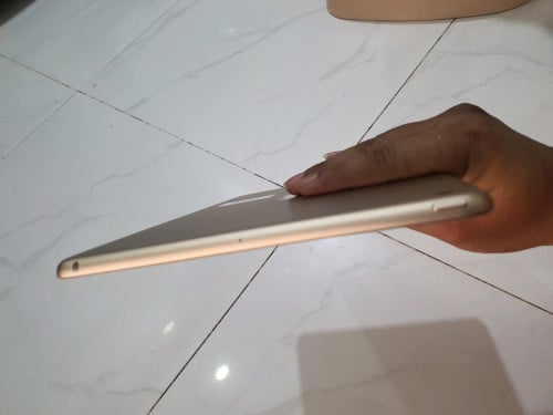 Sell ipad 5 wifi 32G like new