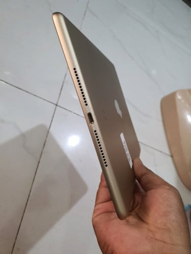 Sell ipad 5 wifi 32G like new