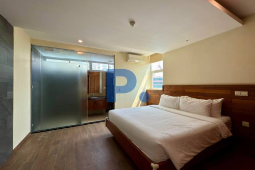 Spacious 2 Bedrooms Apartment for RENT near BKK1 with Gym and Pool