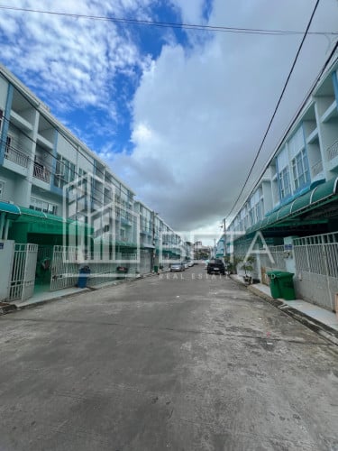 Townhouse in Borey Lorn City O4 for sale