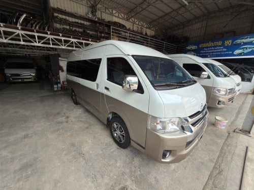 Toyota Hiace 2014
