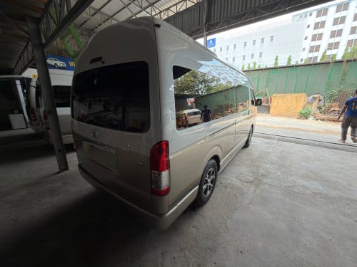 Toyota Hiace 2014