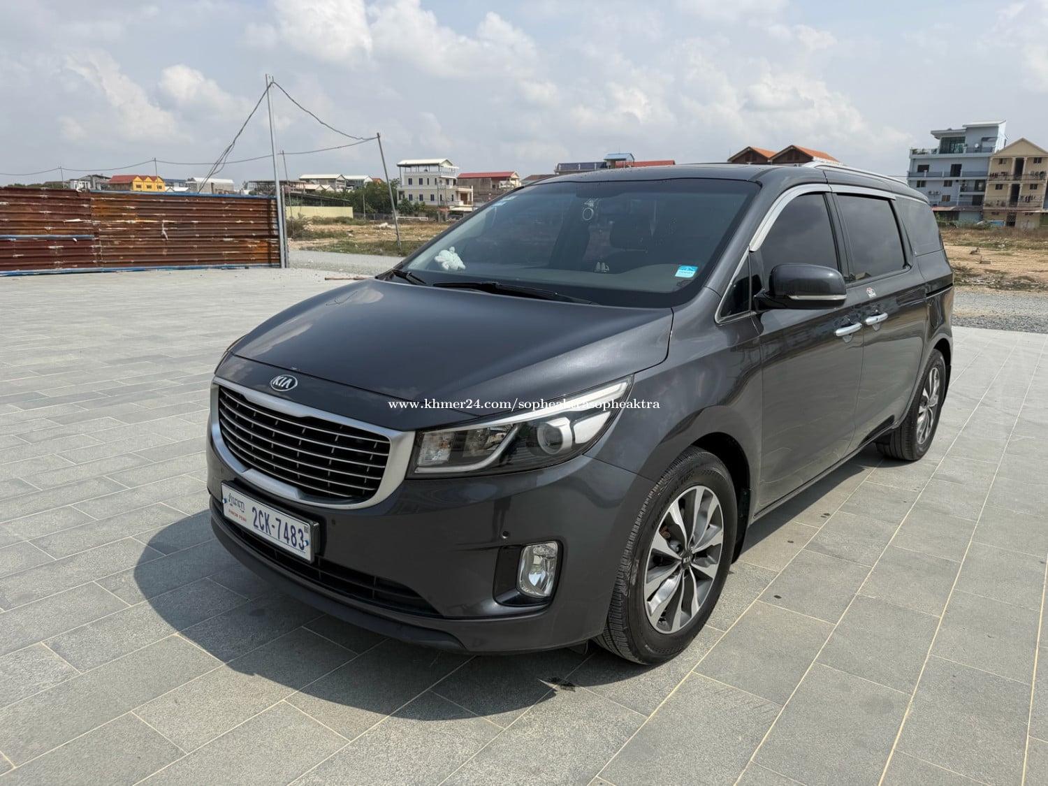Carnival Auto 3 តំបូលបេីមុខក្រោយ