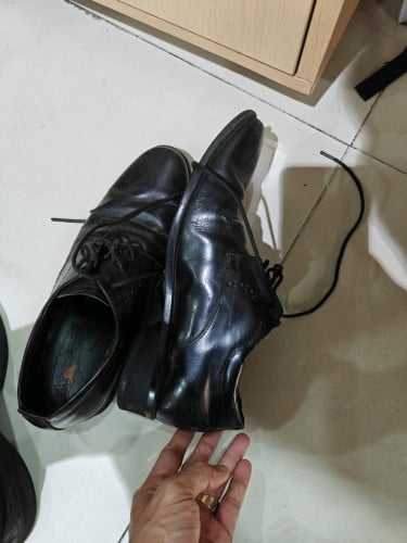 ស្បែកជើងប៊ូ