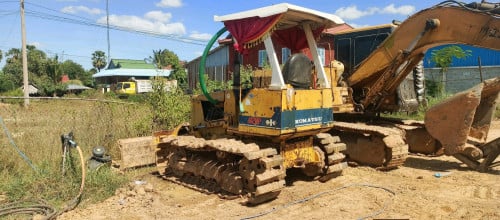អើបួនលក់នៅស្អាត។