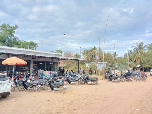 ផ្ទះ និងដីលក់