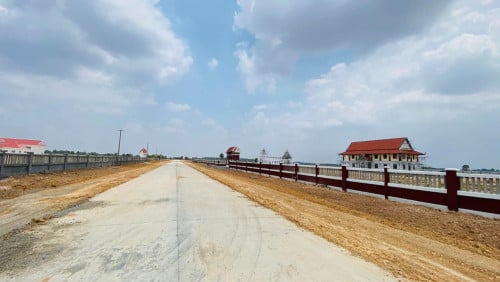 ផ្ទះ និងដីលក់