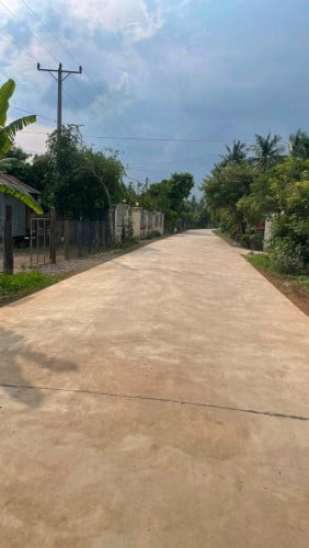ទីតាំងល្អជាប់ស្ទឹង ក្បាលជាប់ផ្លូវបៃតុង ជិតក្រុងជិតផ្សារសាលារៀន