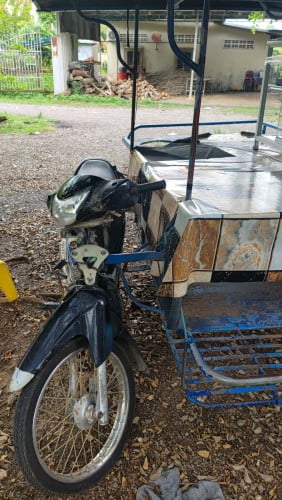រីមកលក់ទាំងម៉ូតូ