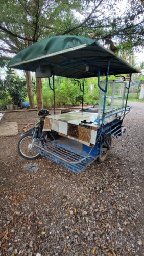 រីមកលក់ទាំងម៉ូតូ
