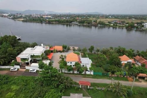 ដីជាប់ព្រែកធំខាងត្រើយកោះ