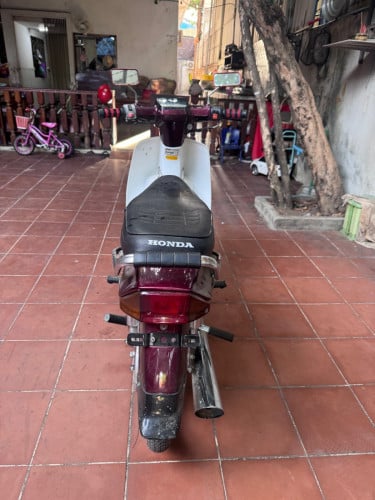 ម៉ូតូ លក់ សង់តែមឆេះ ក្រដាស់ពន្ធ