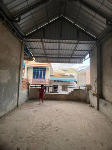 លក់ប្រញាប់លុយតម្លៃធូរជាងគេ ក្បែរផ្សារឈូកមាស
