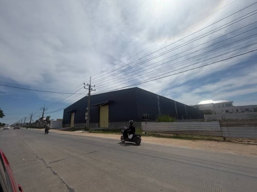 ឃ្លាំងកែងកាច់ជ្រុងសម្រាប់ជួល (ឃ្លាំងថ្មី) ទីតាំង ភូមិសំរោងទាវ សង្កាត់ក្រាំងធ្នុង ខណ្ឌសែនសុខ