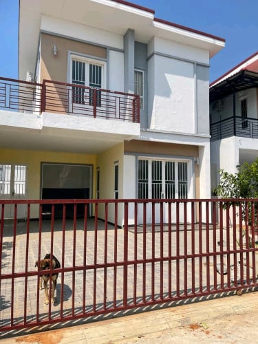 វីឡាទោលលក់ម្ចាស់ផ្ទាល់ខ្លួន ក្រេាយផ្សារបាត់ដឹង(លក់ខាត់10000ដុល្លារ)