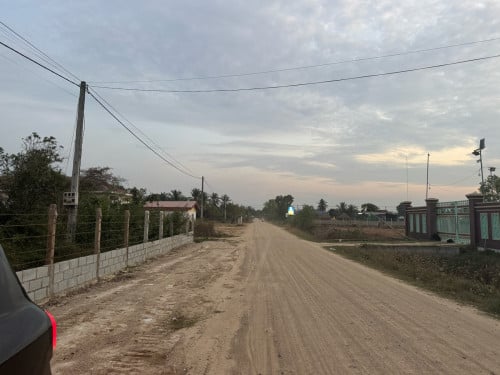 ដីលក់ម្ចាស់ផ្ទាល់ 2km ពីផ្សាអង្គតាសោម 1mដើរ 2xxx លក់តាមតម្រូវការ
