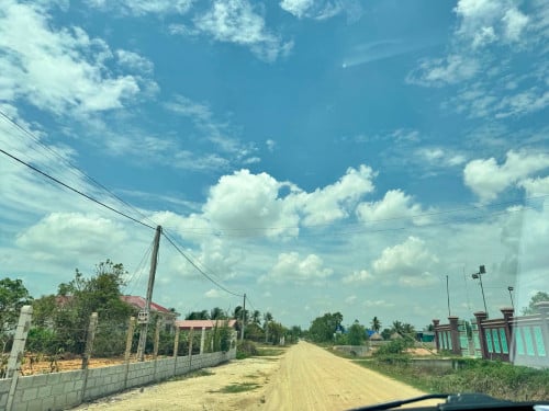 ដីលក់ម្ចាស់ផ្ទាល់ 2km ពីផ្សាអង្គតាសោម 1mដើរ 2xxx លក់តាមតម្រូវការ