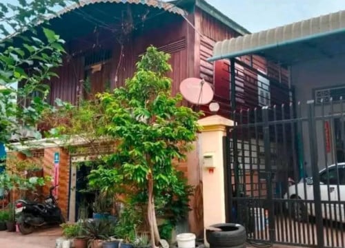 ផ្ទះលក់បន្ទាន់(ក្រោយផ្សារលើធំថ្មី 500ម៉ែត្រ ក្រុងសៀមរាប)