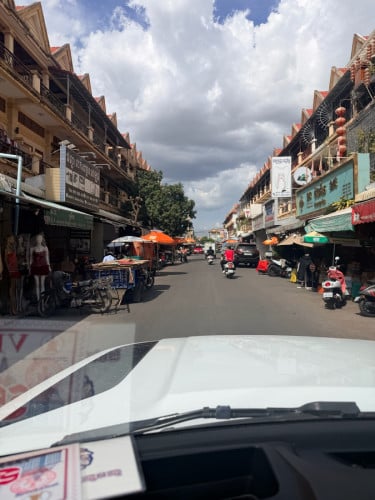 ផ្ទះលក់ បុរីពិភពថ្មីផ្សារឈូកមាស ផ្លូវ A ផ្ទះជម្រៅ 16m ផ្លូវអ៊ូរអរ មានចំណូលជូលស្រាប់ !