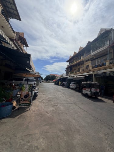 ផ្ទះលក់ បុរីពិភពថ្មីផ្សារឈូកមាស ផ្លូវ A ផ្ទះជម្រៅ 16m ផ្លូវអ៊ូរអរ មានចំណូលជូលស្រាប់ !