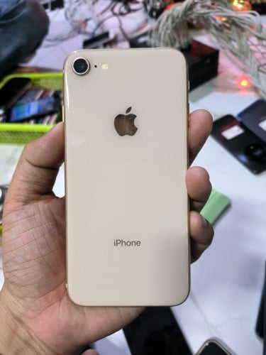 លក់iphone 8 64g ស្អាត់សុំណុំហ្សីន  98%