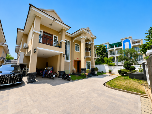 វីឡាឃ្វីន Queen Villa ក្នុងបុរី Moon Town (ដួងងៀប៣)