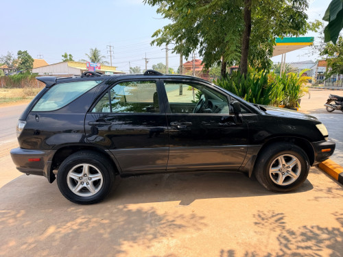 ចង់លក់ឡានផ្ទាល់ដូសារី RX300 2001ប៉ុង1