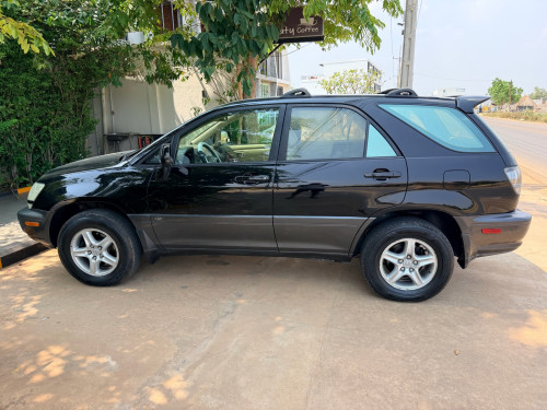 ចង់លក់ឡានផ្ទាល់ដូសារី RX300 2001ប៉ុង1