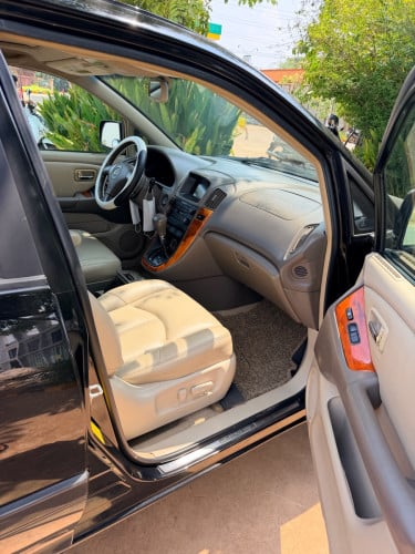 ចង់លក់ឡានផ្ទាល់ដូសារី RX300 2001ប៉ុង1