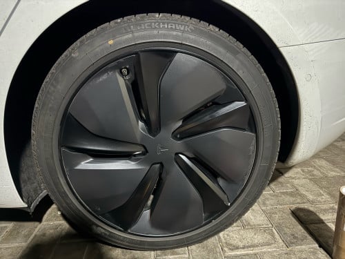 យ៉ាន់ Tesla Model Y 2026 នៅថ្មី99% ថ្នាំសុីន រង្វង់ 19" 9,5J