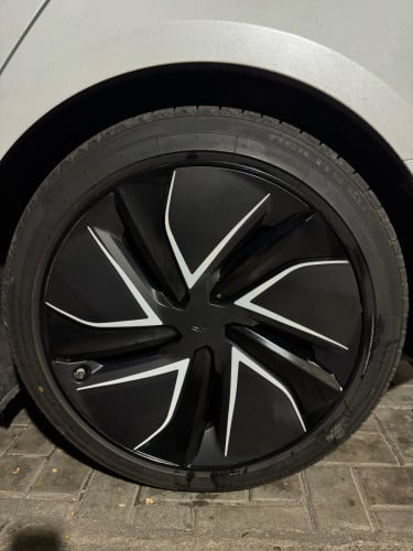 យ៉ាន់ Tesla Model Y 2026 នៅថ្មី99% ថ្នាំសុីន រង្វង់ 19" 9,5J
