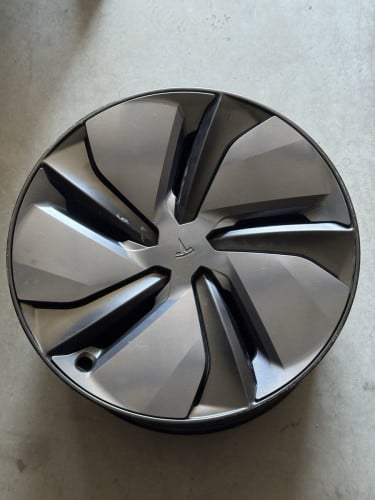 យ៉ាន់ Tesla Model Y 2026 នៅថ្មី99% ថ្នាំសុីន រង្វង់ 19" 9,5J
