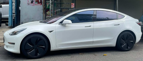 យ៉ាន់ Tesla Model Y 2026 នៅថ្មី99% ថ្នាំសុីន រង្វង់ 19" 9,5J