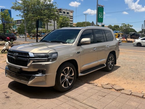 ឡានលក់ដូរសេរីTOYOTA LANDCRUISER2012up2021