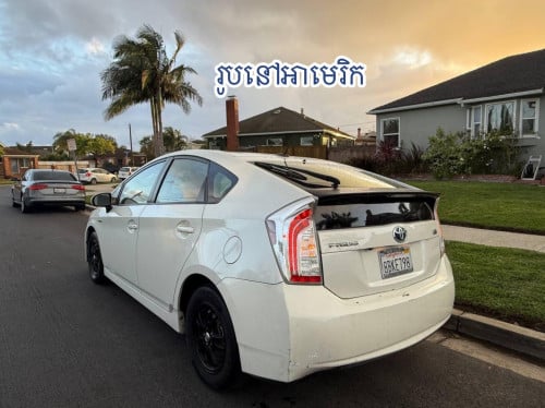 ✅ ទើបមកដល់ថ្មីរៀបចំម៉ាស្អាតលក់តែ:$19,800🚘2013 Toyota Prius Options3 ក្នុងលឿង
