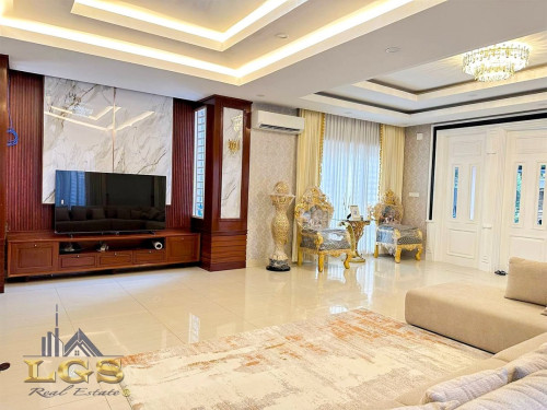 ๐ แแธแกแถแแธแ แแแ แแแแแถแแแแฝแ | King Villa Corner for Rent